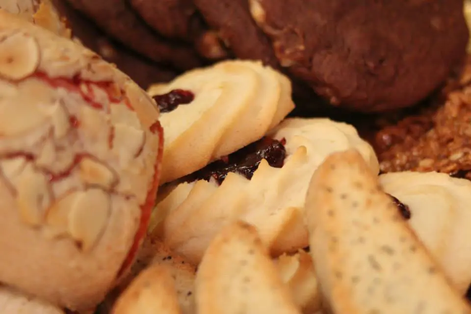 A close up of cookies and other pastries